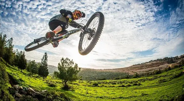 Downhill kerékpárok - választási lehetőségek, jellemzők