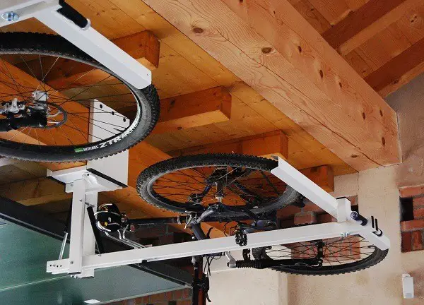 kerékpár tárolása magánházak garázsában