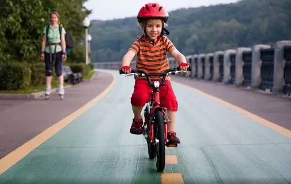 A kerékpározás előnyei a gyermekek számára