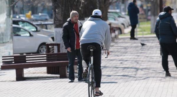 Lehet-e kerékpárral járdán közlekedni: jellemzők és tilalmak